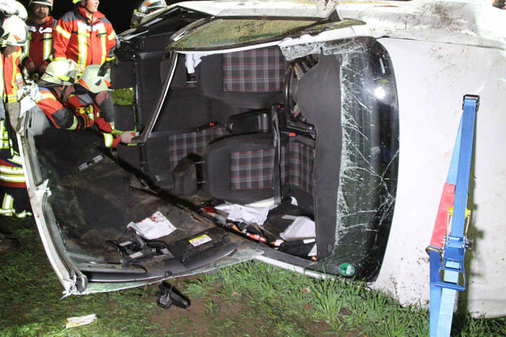 Ein 22 Jahre alter Autofahrer wurde bei einem Unfall auf der B470 schwer verletzt.