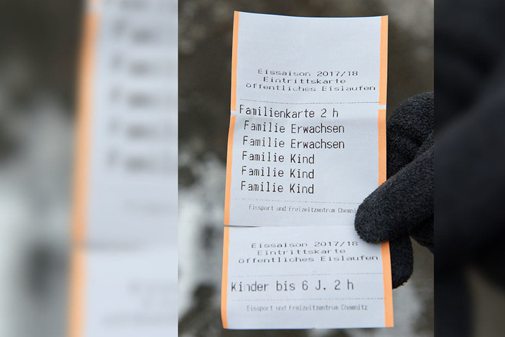 Die Familienkarte zeigt es genau an: Nach dem dritten Kind ist Schluss mit Familien-Rabatt.