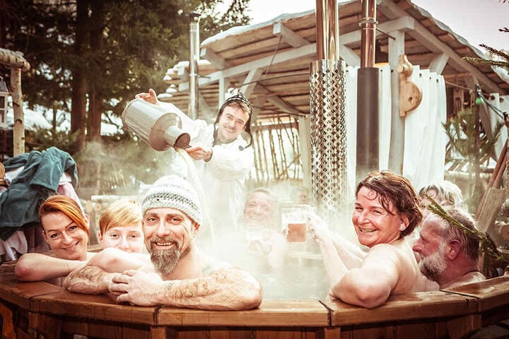 Badespaß unter freiem Himmel - Genussurlaub im Winterdorf.
