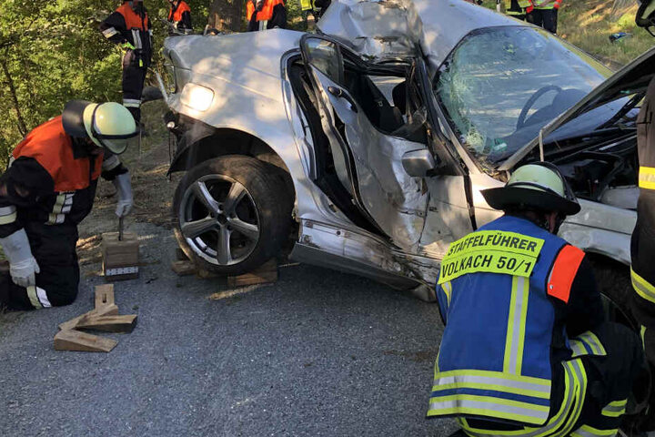 Der BMW des 19-Jährigen wurde vollkommen zerstört.