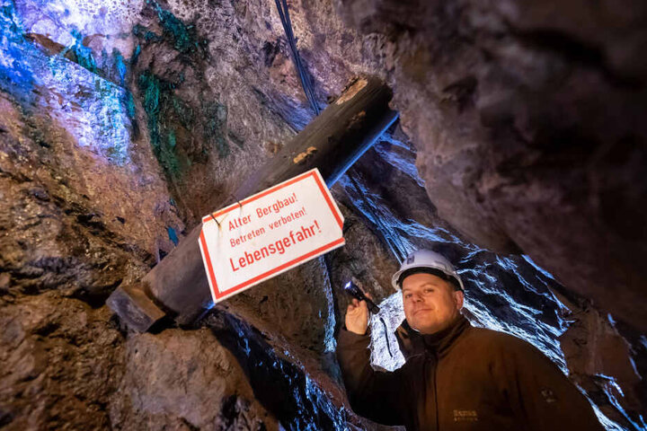 Bergführer Jens Wagner erinnert im Abenteuer-Bergwerk Deutschkatharinenberg an das alte Gewerbe.