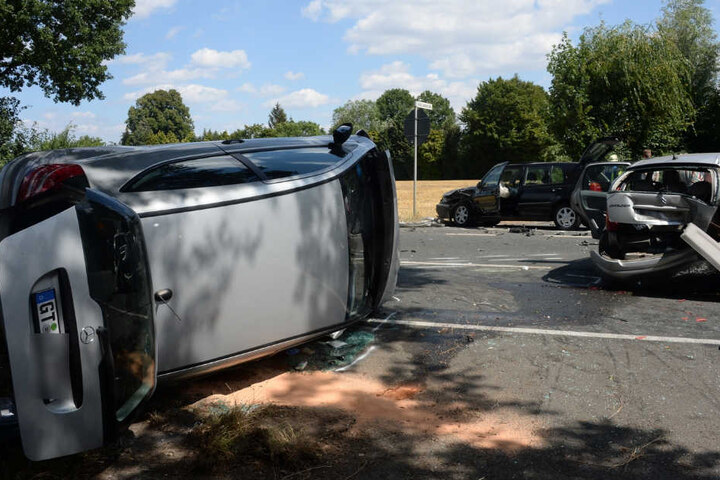 Sechs Menschen wurden bei dem Unfall schwer verletzt, zwei leicht.
