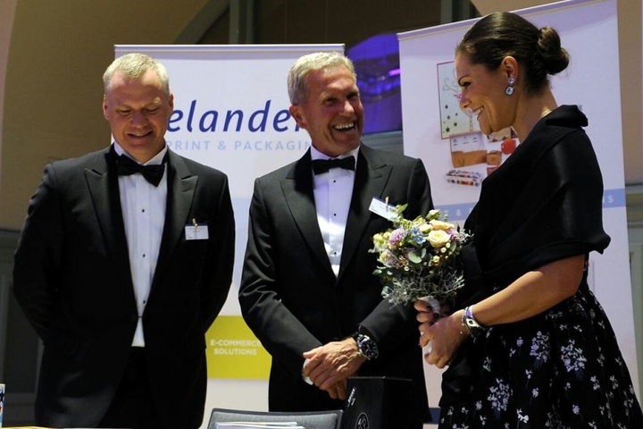 Kronprinzessin Victoria neben dem schwedische Botschafter Per Thöresson (li.) und "Elanders"-Print-Vorstand Peter Sommer.
