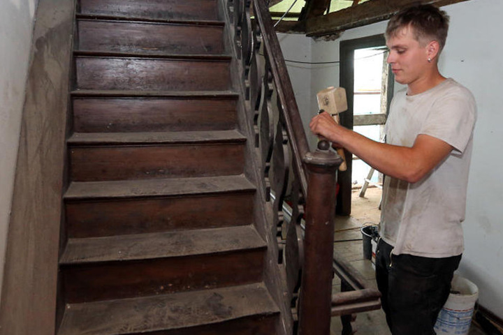 Die Holztreppe wird einer aus Stahl weichen.