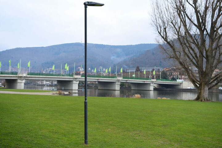 An Straßenlaternen wurden die Kreuze aufgehangen. (Symbolbild)