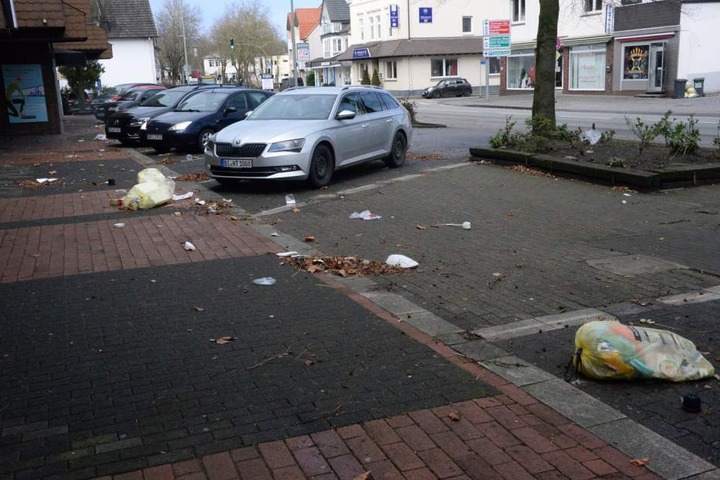 Auch Müllbeutel waren nicht vor dem Sturm sicher.