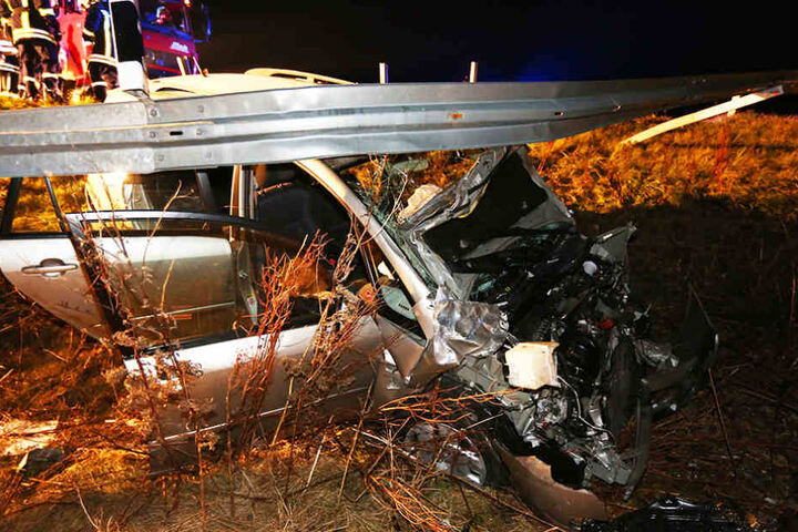 Beide Fahrzeuginsassen wurden bei dem Unfall verletzt.