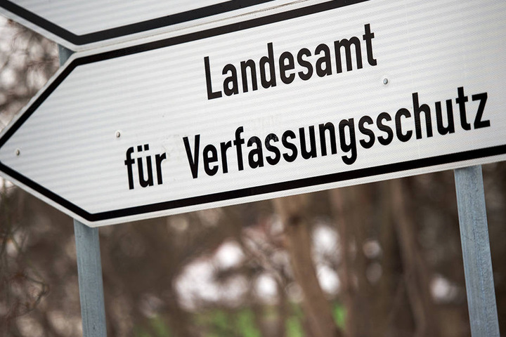 Das Landesamt für Verfassungsschutz in Dresden steht wegen seines Umgangs mit der Datenpanne unter Beschuss.