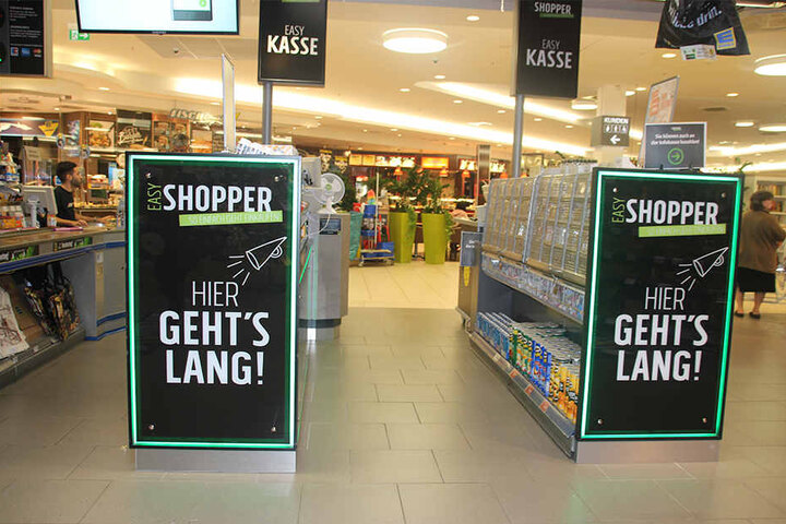 An exklusiven "Easy Shopper"-Kassen bezahlt Ihr.