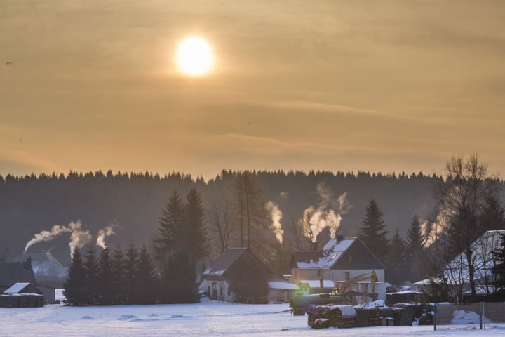In Marienberg-Kühnhaide zeigte das Thermometer in der Nacht zu Montag minus 27 Grad.
