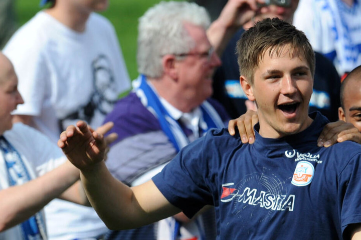 Aufstieg 2011: Kevin Pannewitz feiert im Hansa-Outfit den Aufstieg in die 2. Bundesliga.