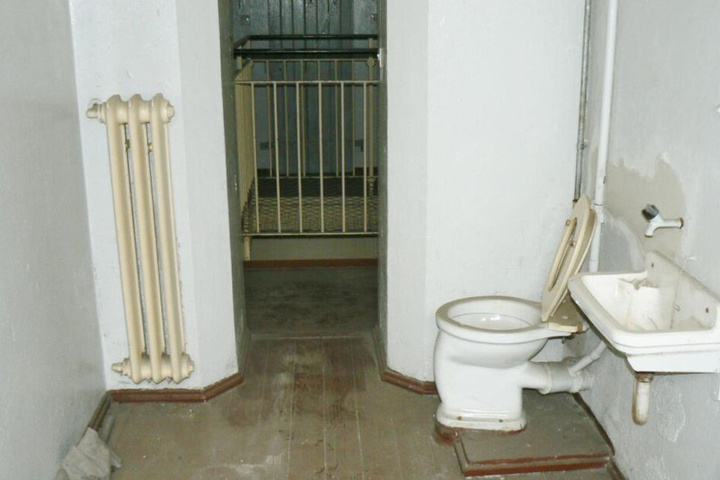 Wer hier einziehen will, sollte vielleicht vorher noch etwas Geld in die Sanitäranlagen stecken.