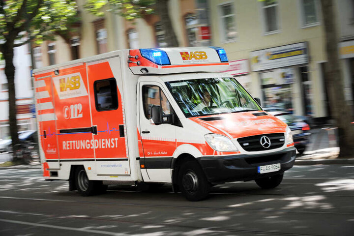 Das Mädchen wurde mit seinem Vater gemeinsam in ein Krankenhaus gebracht. (Symbolbild)