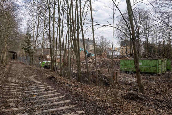 In Altendorf sind an der künftigen Radwegstrecke bereits die ersten Gleise demontiert.