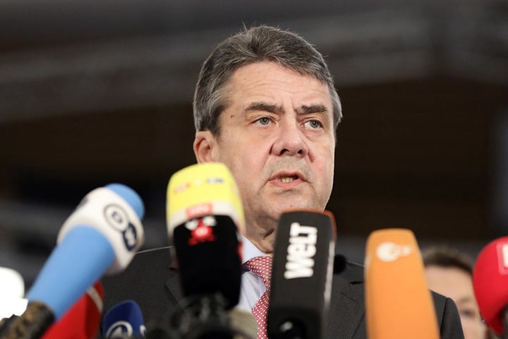 Sigmar Gabriel, Bundesaußenminister (SPD), äußert sich auf einer Pressekonferenz zur Freilassung von Deniz Yücel.