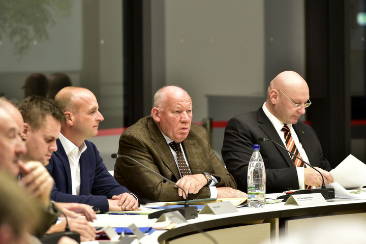 CDU-Fraktionschef Thomas Beierlein (2. v. r., 68) stellt das neue
Parkraumnutzungskonzept schon wieder in Frage.