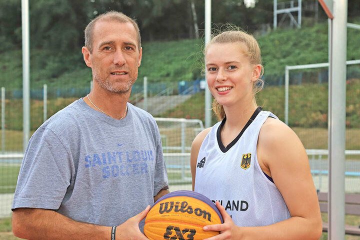 FSV-Coach Joe Enochs mit seiner Tochter Emily, die aktuell in Sacramento studiert.