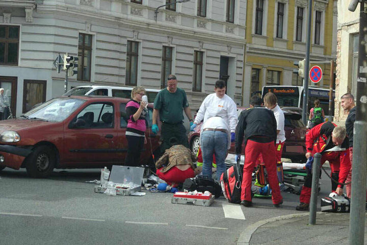 Nach der Kollision musste eine Person vom Notarzt reanimiert werden.