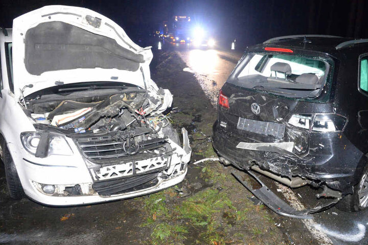 Der VW Touran war auf das Heck des Gold gekracht.
