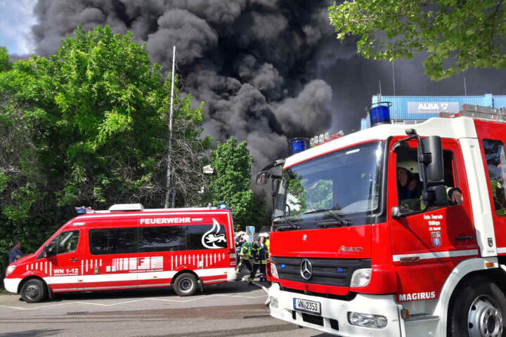 Die Feuerwehr ist vor Ort.