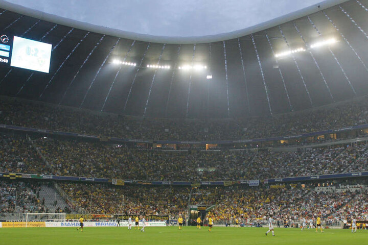Vor elf Jahren reisten fast 20.000 Dynamo- Fans in die Allianz Arena.