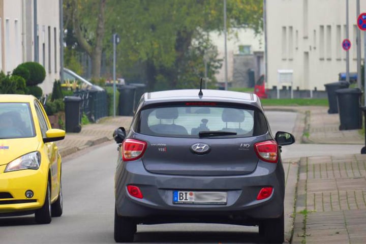 Seit Juni stehen Halteverbotsschilder in der Brehmstraße.