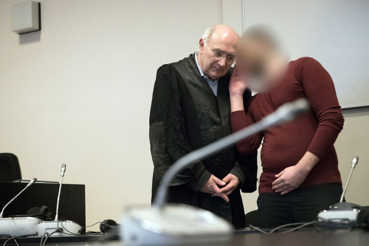 Der mutmaßliche islamistische Terrorist Yamen A. und sein Anwalt Wolfgang Ferner (links).
