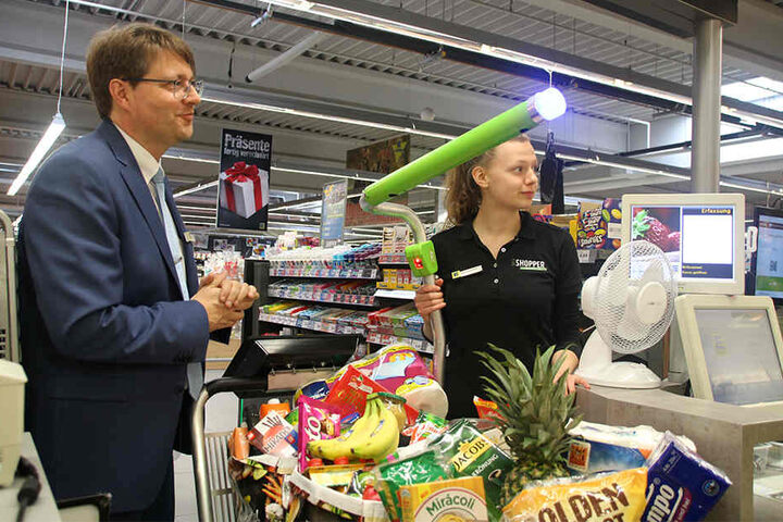 Gewicht des Wageninhalts und gescannte Produkte werden abgeglichen: Stimmt der Wert, müsst Ihr nur noch zahlen.