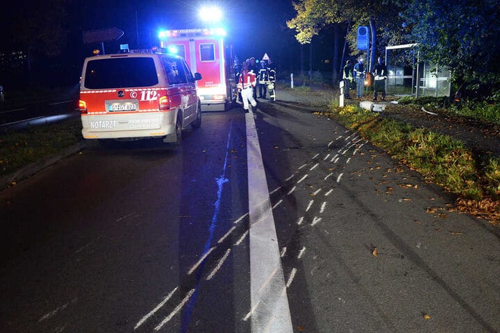 Rettungskräfte, die den Teenagern helfen wollten, wurden dabei von einem Betrunkener behindert.