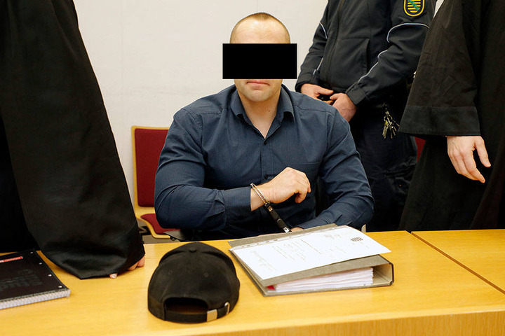 Robert G. (32) muss sich seit Freitag vor Gericht wegen Totschlags verantworten.
