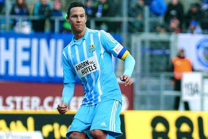 Tim Danneberg durfte die
Himmelblauen am Sonnabend
gegen Erfurt als
Kapitän aufs Feld führen.
Er vertritt ab sofort den
verletzten Kevin Conrad.