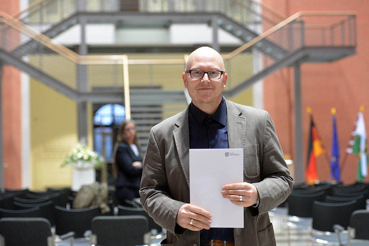 Jens Schieferdecker (40) unterrichtet an einer Körperbehindertenschule in Chemnitz: "Es ist großes Privileg, Beamter zu sein, aber auch eine große Bürde. Ich binde mich lebenslang an meinen Dienstherrn."