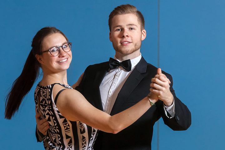 Merle Riether (18) und Daniel Melzer (20) sind als Debütanten beim Semperopern-Ball dabei.
