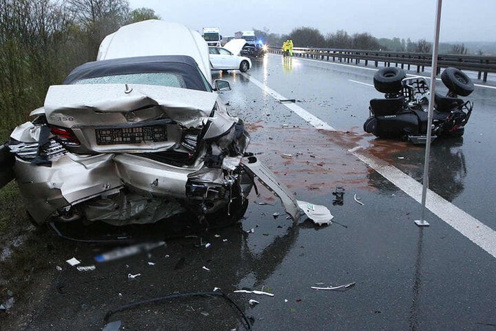 Ein 19-jähriger Quad-Fahrer musste bei Unwetter auf dem Standstreifen halten.
