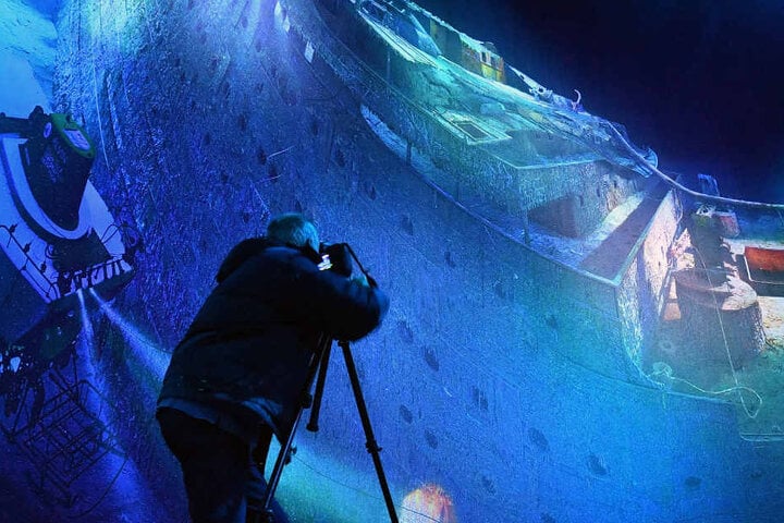 Das monumentale Rundbild führt seit Samstag auf eine Unterwasser-Reise in den Nordatlantik. Im Maßstab 1:1 zeigt es auf 3500 Quadratmetern das tragische Schiffsunglück vom April 1912.