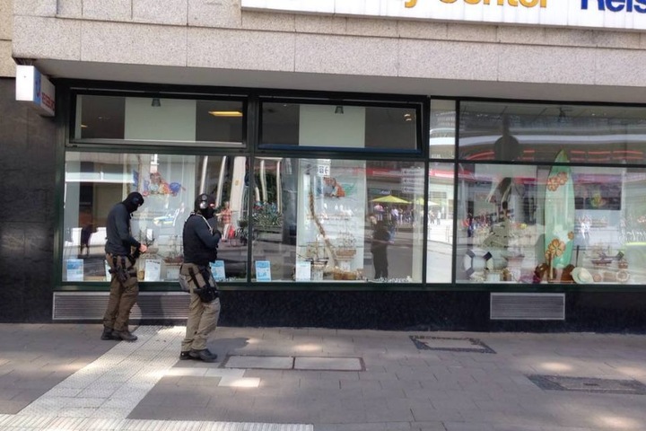 Spezialeinsatzkräfte der Polizei vor Ort.