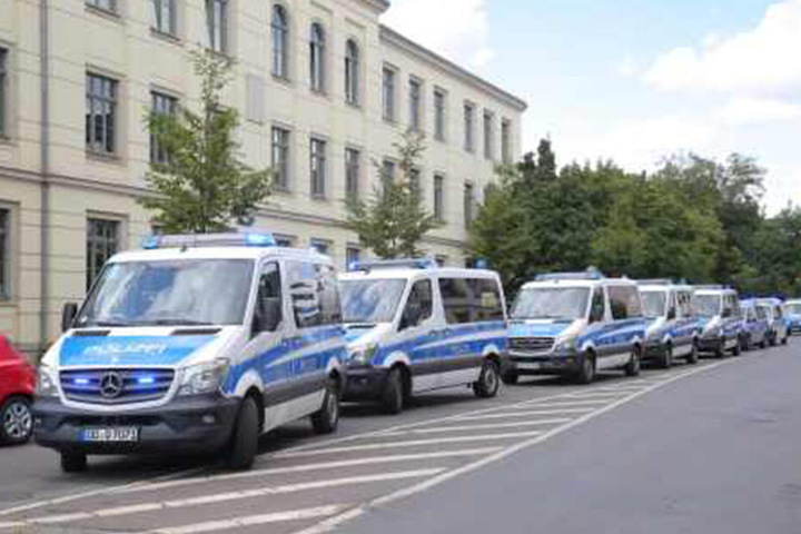 Über 100 Einsatzkräfte sind im Einsatz.