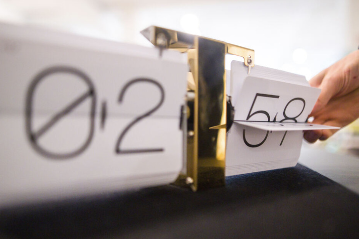 Die Uhren werden am 27. Oktober um 3 Uhr um eine Stunde auf 2 Uhr zurückgestellt.