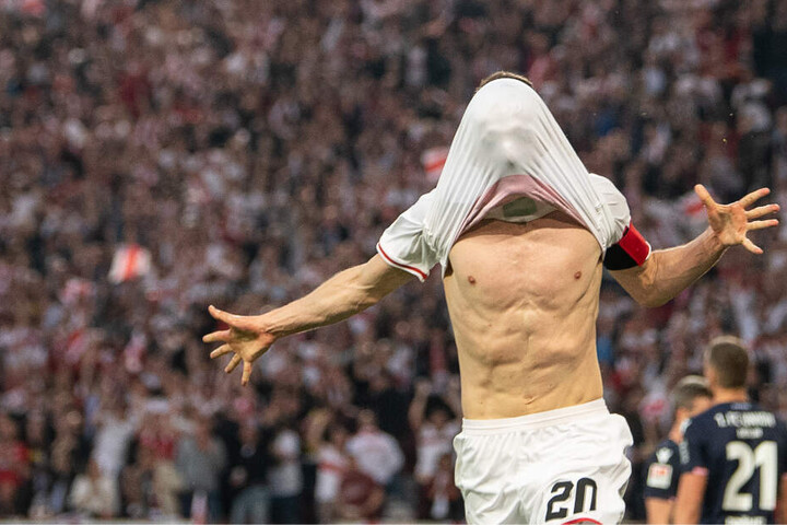 Braucht sich eigentlich gar nicht zu verstecken: Christian Gentner bejubelt seinen 1:0-Treffer (41.) für den VfB.