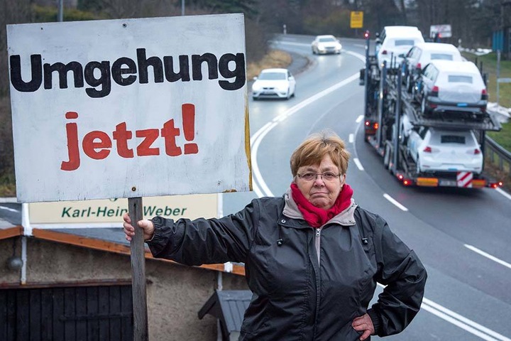 Sie kämpft mit vielen Anwohnern seit 25 Jahren für ein ruhiges Hohndorf: Renate Weber (67).