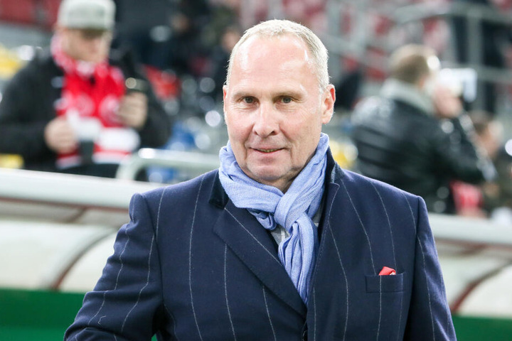 FCE-Boss Helge Leonhardt schaut zufrieden - er ist mit dem bisherigen Saisonverlauf durchaus einverstanden.