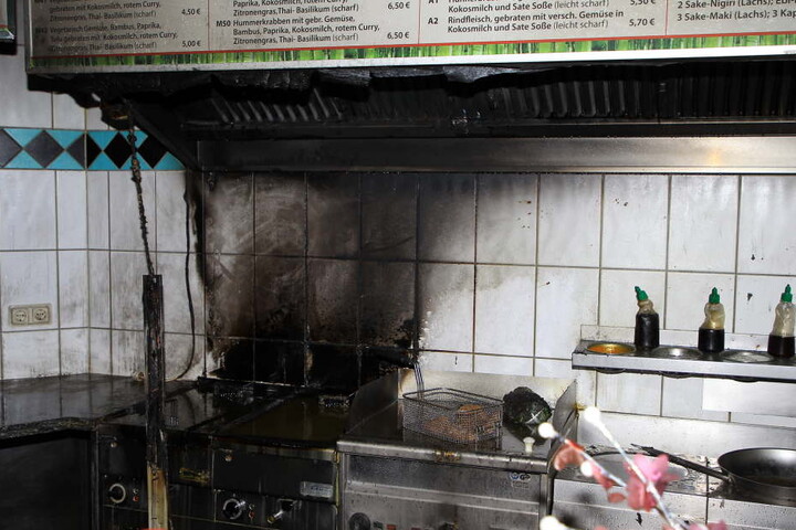 Komplett schwarz war die Fritteuse nach dem Brand.