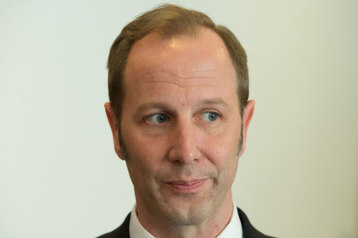 Oberbürgermeister Daniel Rapp (CDU) forderte den Täter auf das Messer fallen zu lassen.