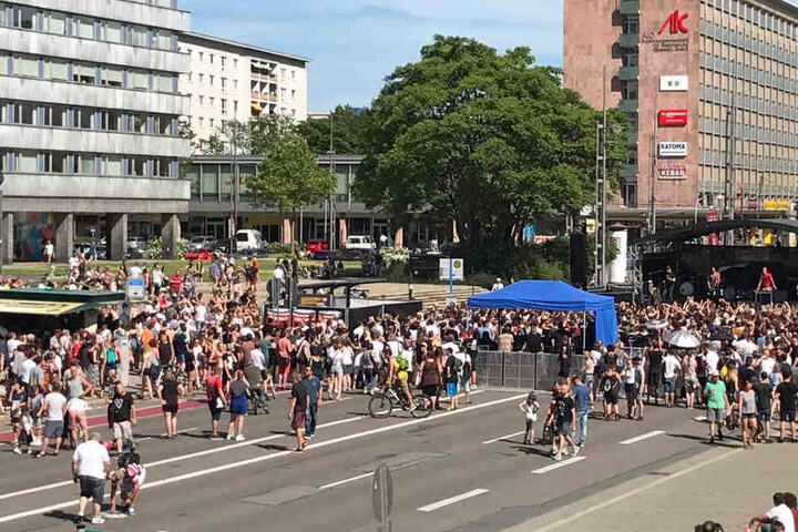 Audio 88 & Yassin auf der Bühne.