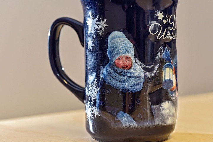 Annas Gesicht soll auf diese Tasse kommen.
