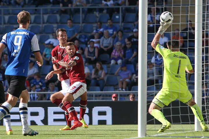 Burgstaller trifft zum 2:1 für Nürnberg.