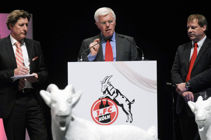 Präsident Werner Spinner (m) und die beiden Vize-Präsidenten Toni Schumacher (l) und Markus Ritterbach bildeten seit ihrer Wahl 2012 den Vorstand des 1. FC Köln.