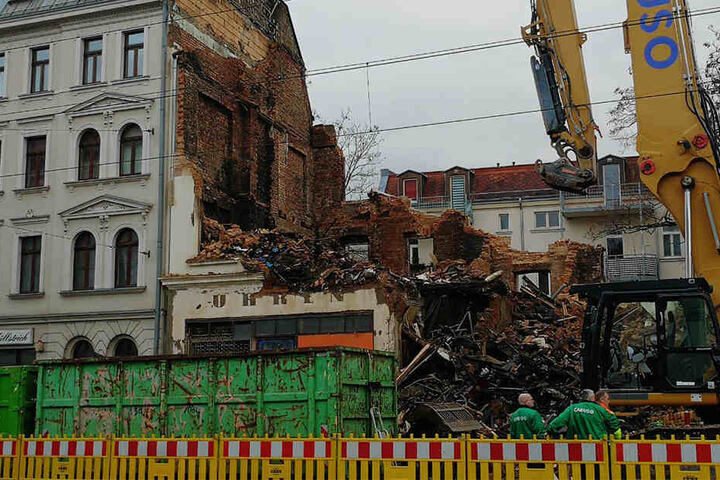 Der Bagger war zwischenzeitlich kaputt.