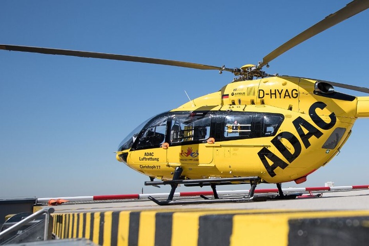 Mit einem Rettungshubschrauber musste der 6-Jährige in eine Spezialklinik geflogen werden. (Symbolbild)