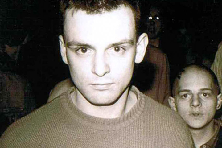 Mit Kumpel Volker "Zack" Michalowski lebt sich Roger auf Punkkonzerten aus.